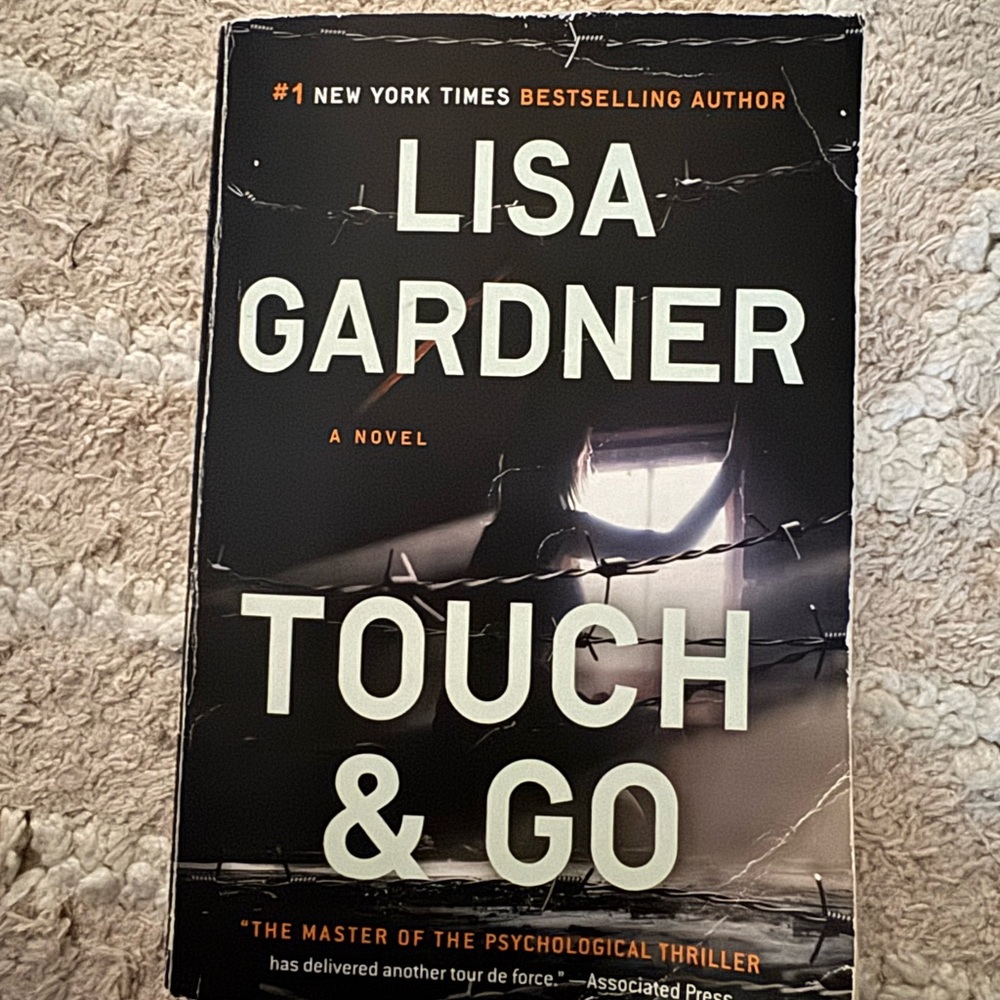 Lisa Gardner 'Touch & Go' Paperback Book